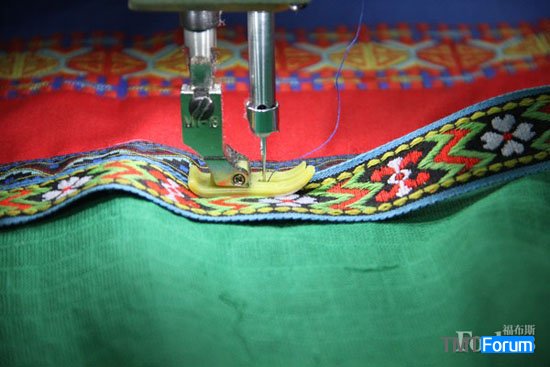 繁复的绣花对于裂帛服装的生产工艺要求更加严格。